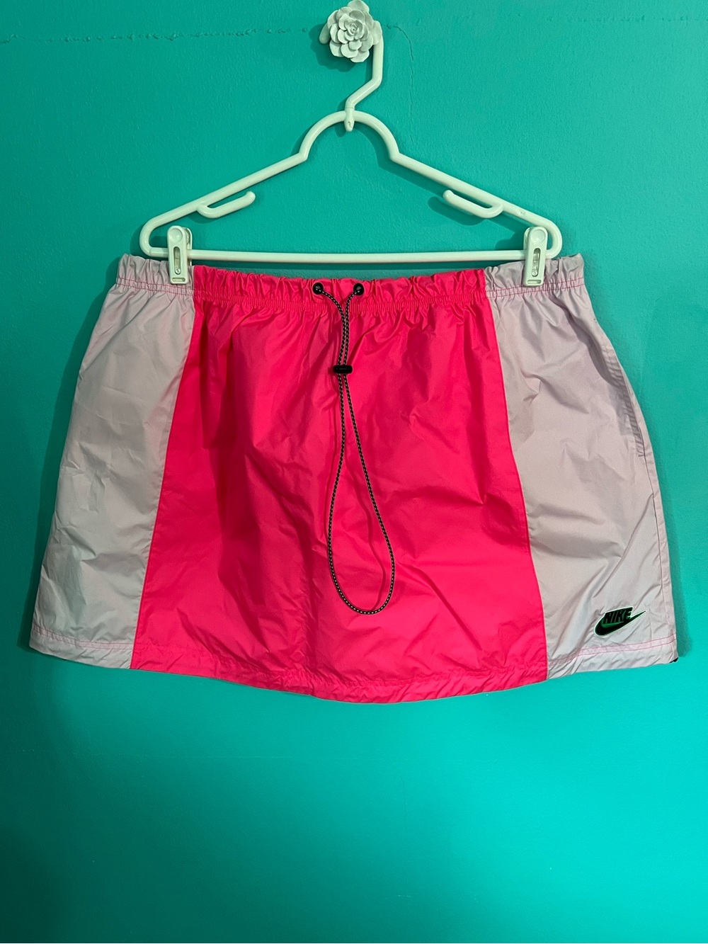 NWT Women’s Nike Sportswear Icon Clash in Hyper Pink Color Block Mini Size 1X